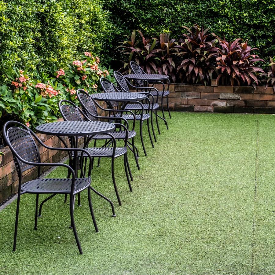 The Airport Courtyard Suvarnabhumi Airport 曼谷 外观 照片 Artificial grass